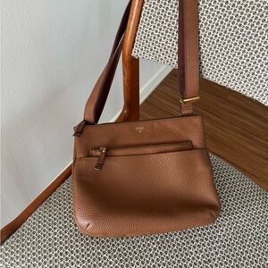 Fossil Crossbody.  Adjustable strap.  EUC.